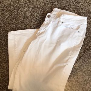 Like NEW LOFT capris. White denim. 🌼